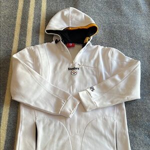 Women’s Steelers hoodie with embroidered detail, size medium, very good cond